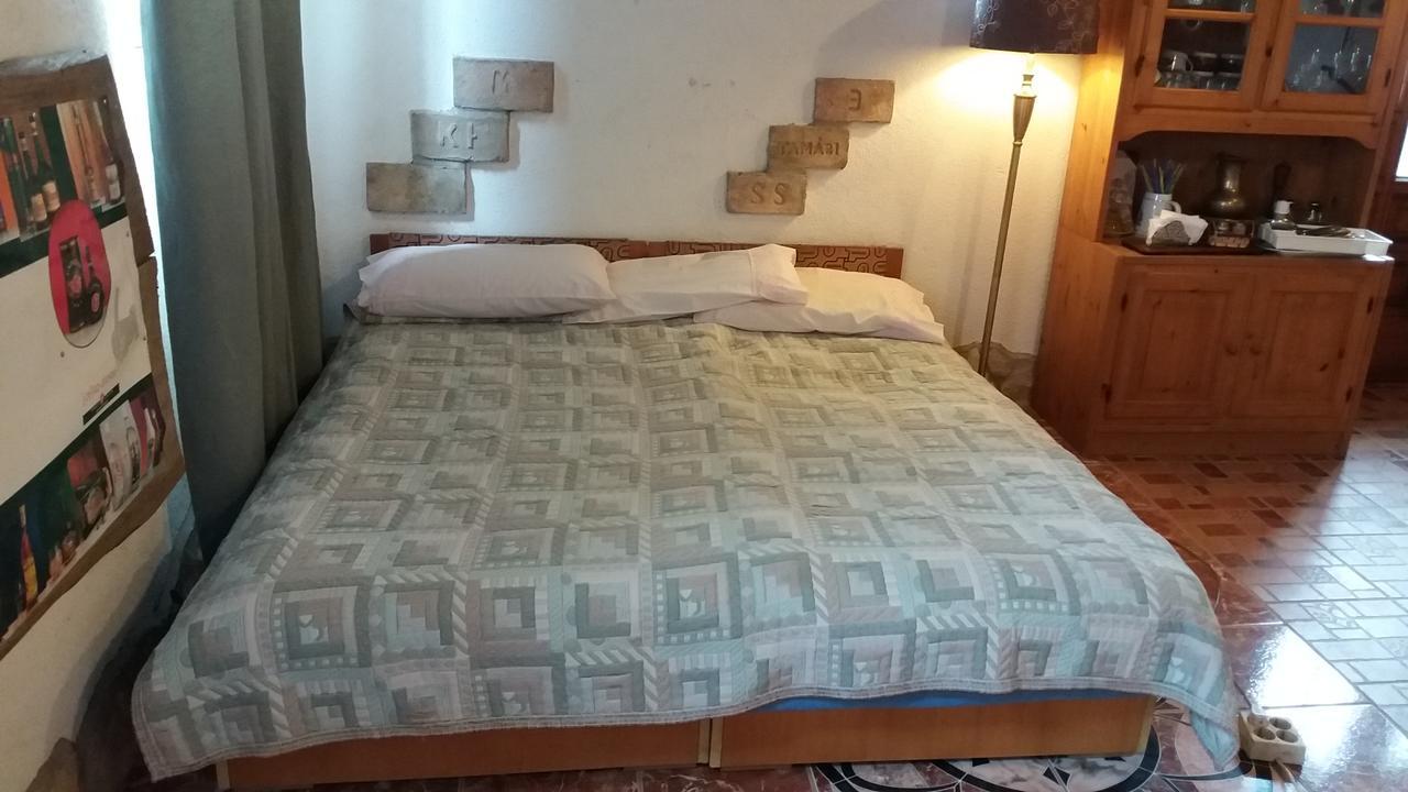 Nicolaj Vendeghaz Es Tanya Hotel Eksteriør billede